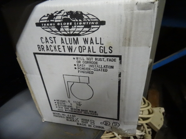 Wall Brackett