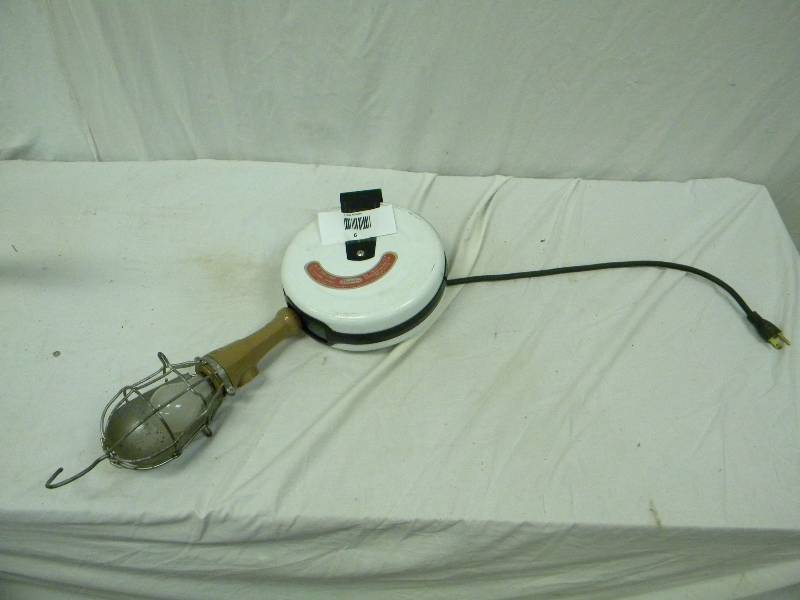 lot 6 image: Trouble light