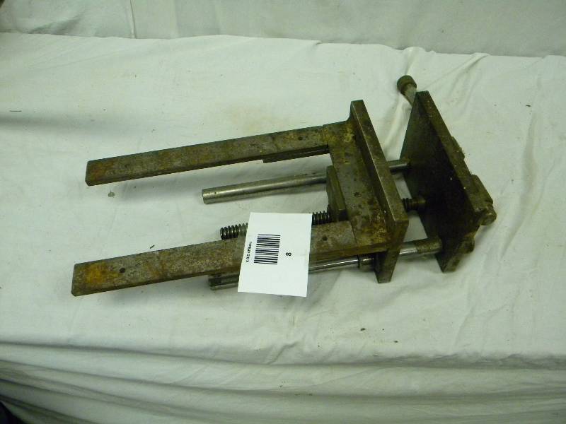 lot 8 image: Metal Vice