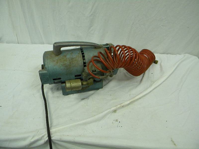lot 9 image: Air Compressor