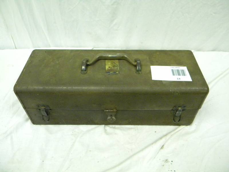 lot 13 image: Vintage ToolTackle box