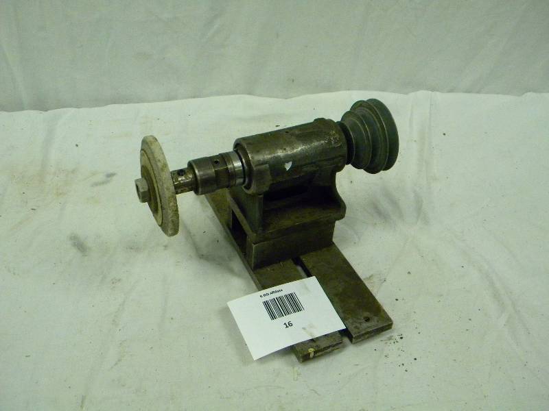 lot 16 image: Bench Grinder
