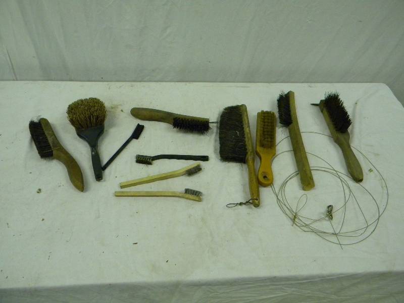 lot 36 image: Wire brushes