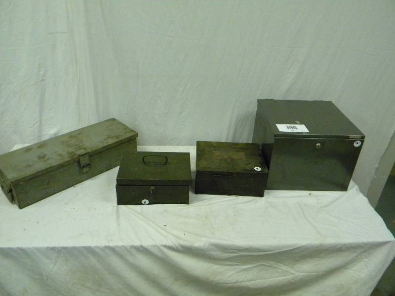 lot 38 image: Vintage metal boxes