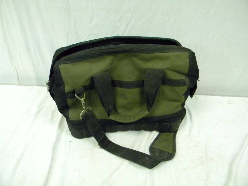 lot 43 image: Tool bag