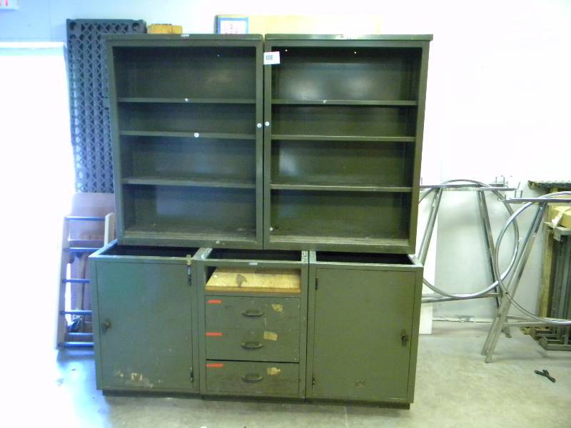 lot 4 image: Metal Cabinets