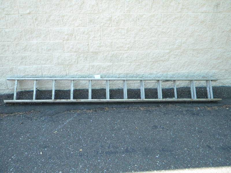 lot 57 image: Extension Ladder