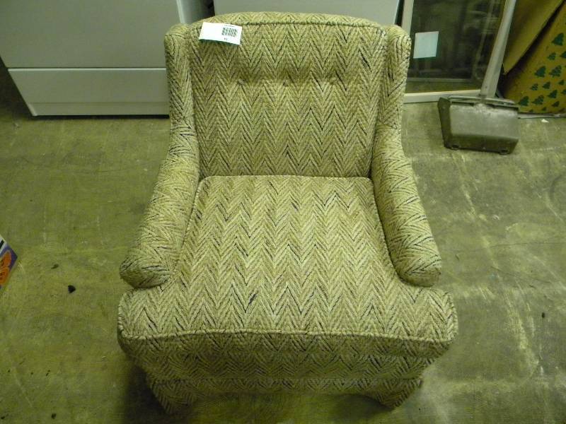 lot 61 image: Living Room Chair