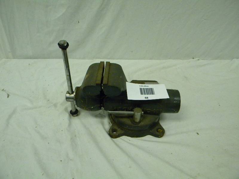 lot 68 image: Bench Vice