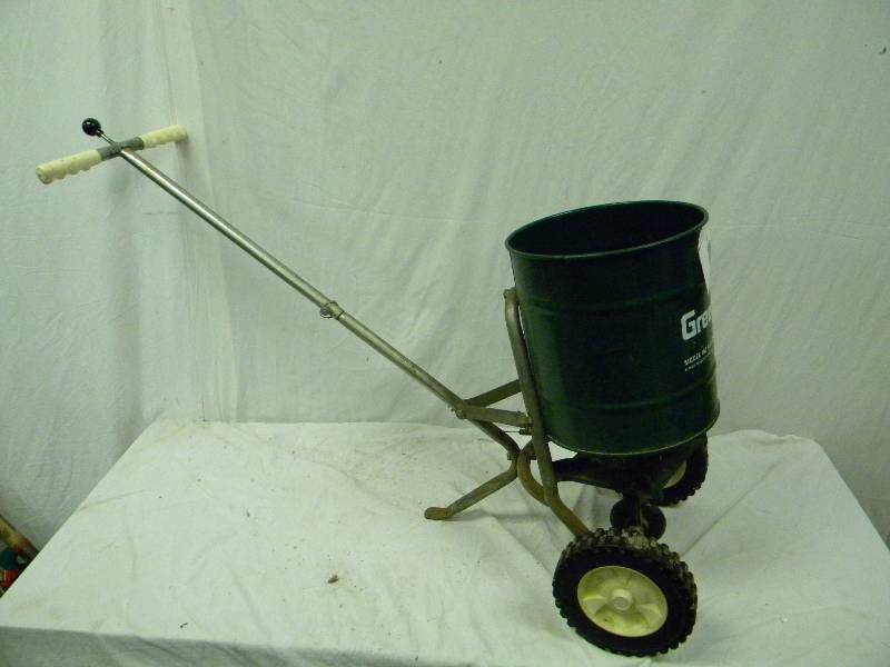 lot 83 image: Greenfield Fertilizer spreader