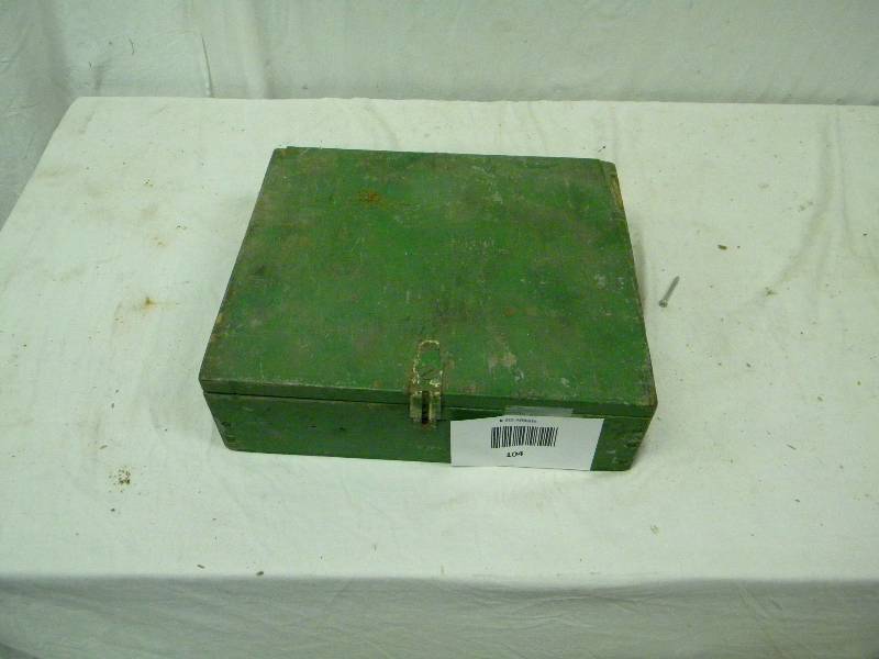 lot 104 image: Wood Box