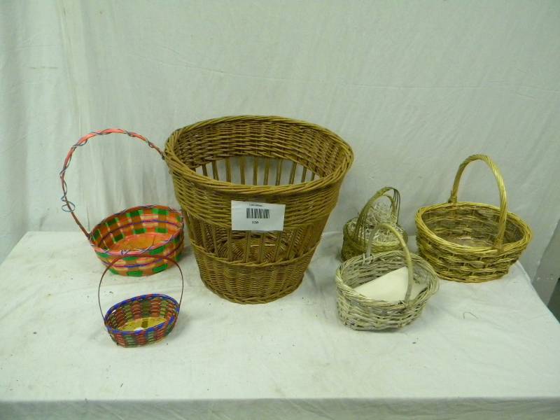 lot 128 image: group of baskets