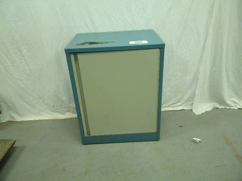 lot 164 image: Metal Cabinet