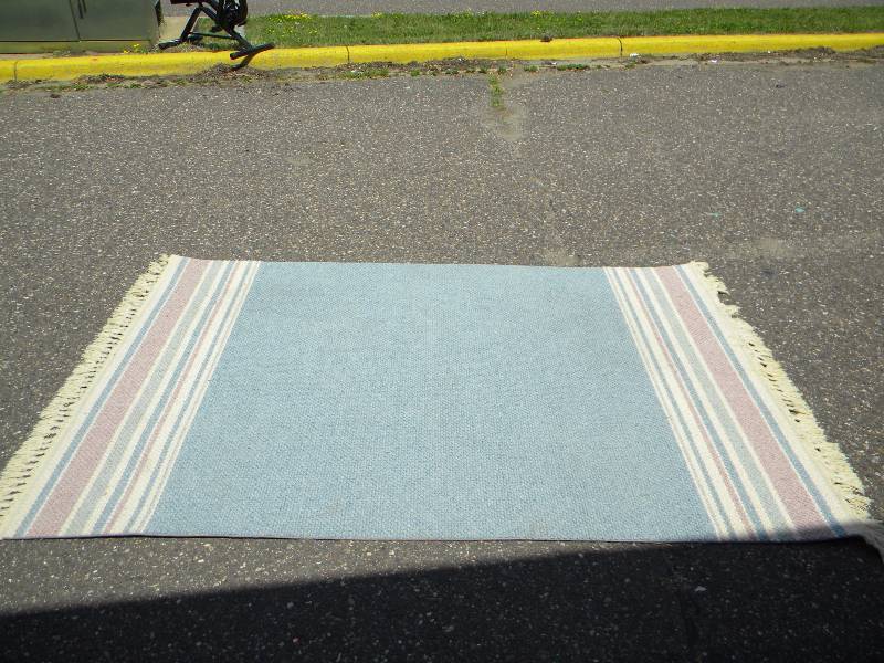 lot 172 image: Rug