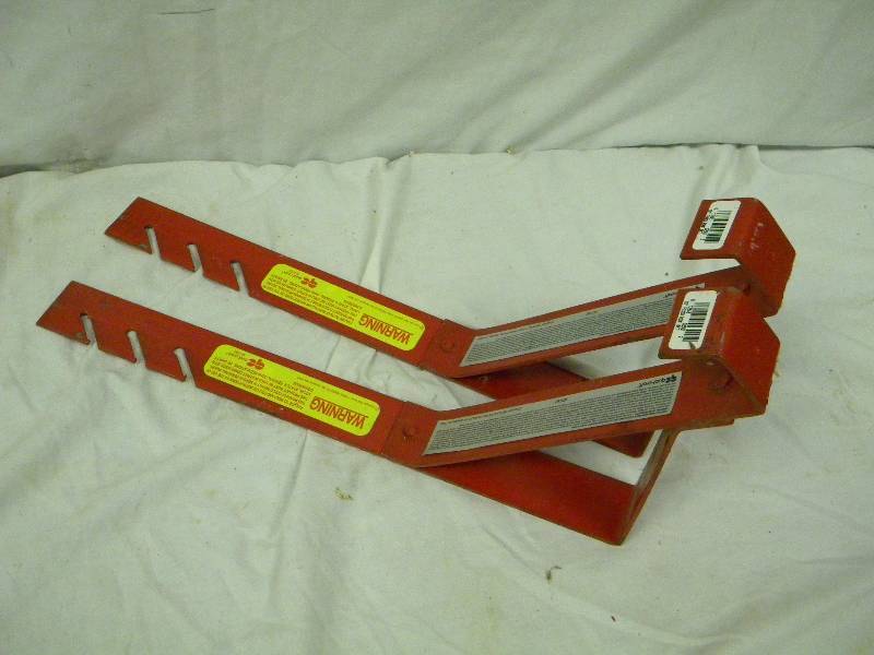 lot 185 image: Roof Jacks