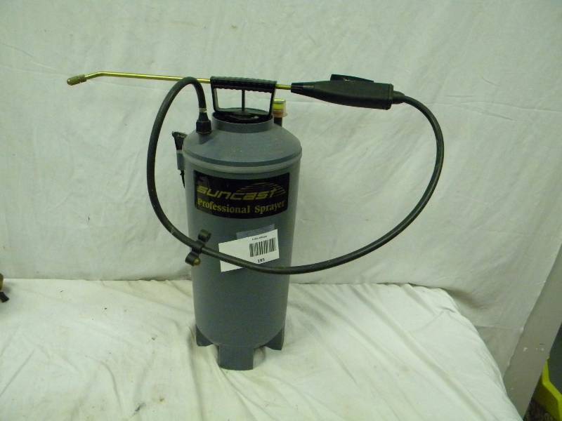 lot 195 image: Sprayer