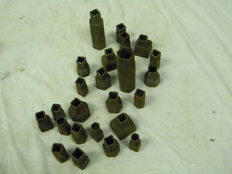 lot 196 image: Sockets