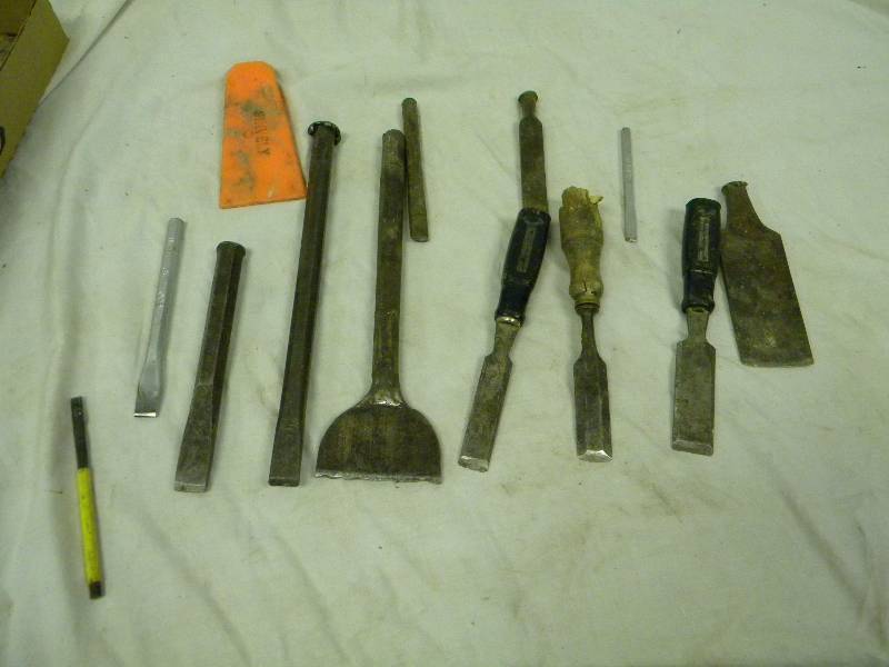lot 200 image: Chisels