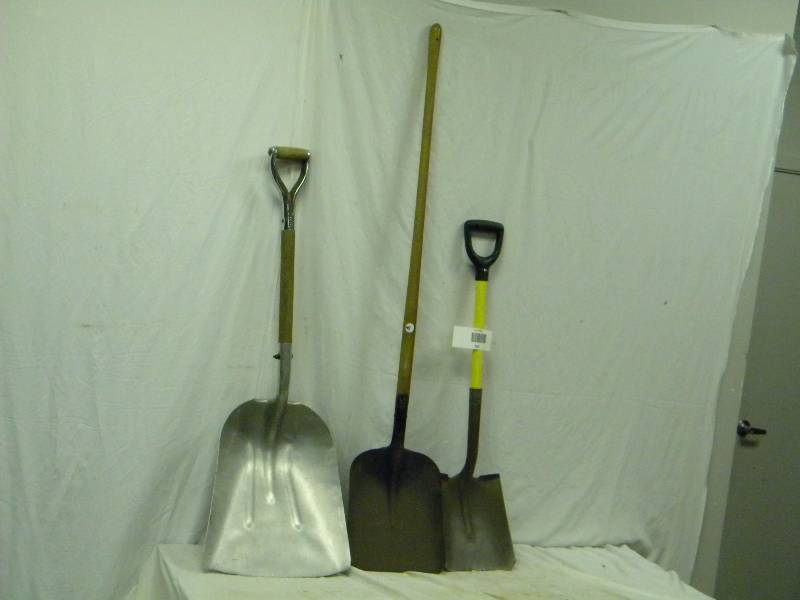 lot 205 image: Shovels
