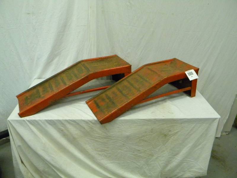 lot 208 image: Car Ramps