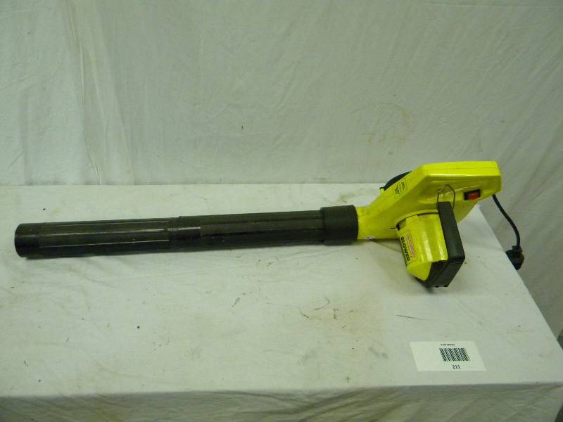 lot 211 image: Leaf Blower