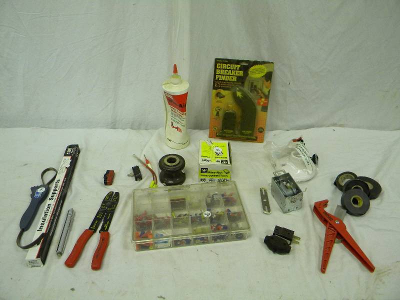 lot 219 image: Misc. Electrical Stuff