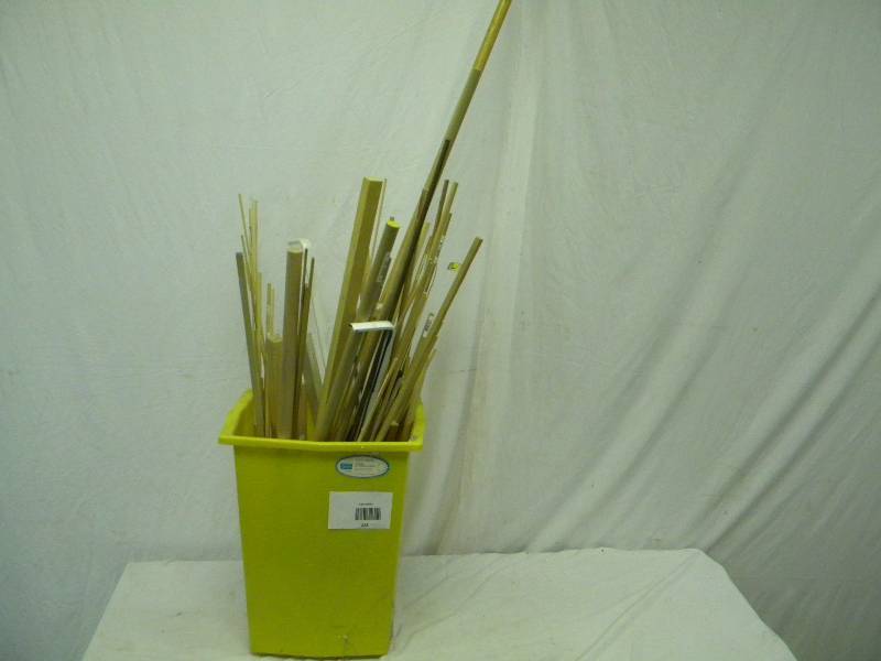 lot 233 image: Dowels