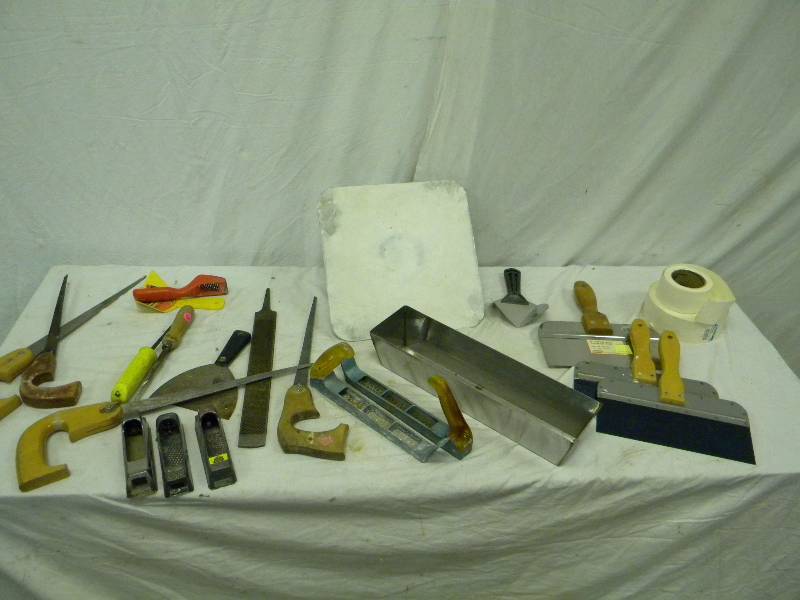 lot 237 image: Sheetrock Tools