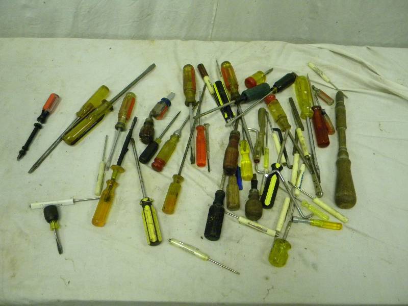 lot 256 image: Screwdrivers