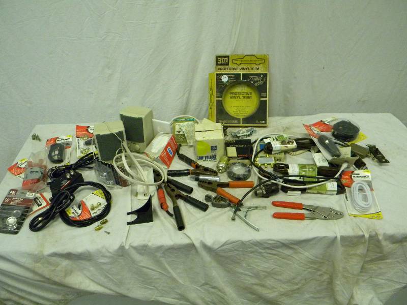 lot 268 image: Random Stuff
