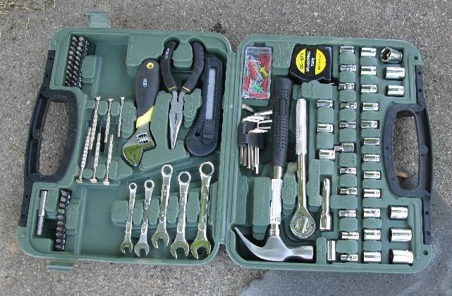 lot 13 image: Tool kit in a case, used very littl...