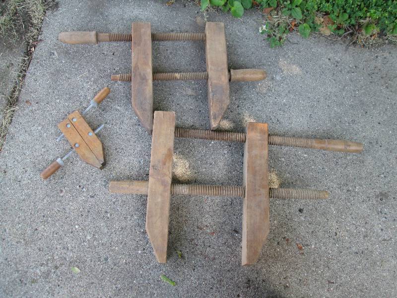lot 19 image: Lot of wooden screw clamps...