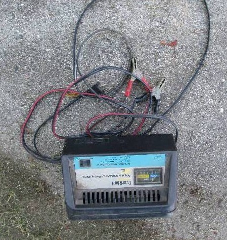 lot 20 image: Everstart battery charger for boati...