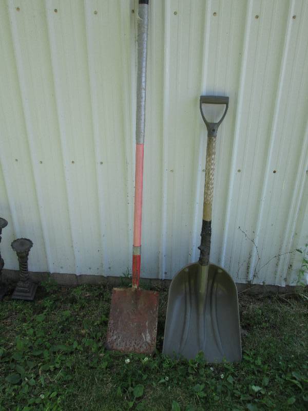 lot 29 image: 2 Shovels...