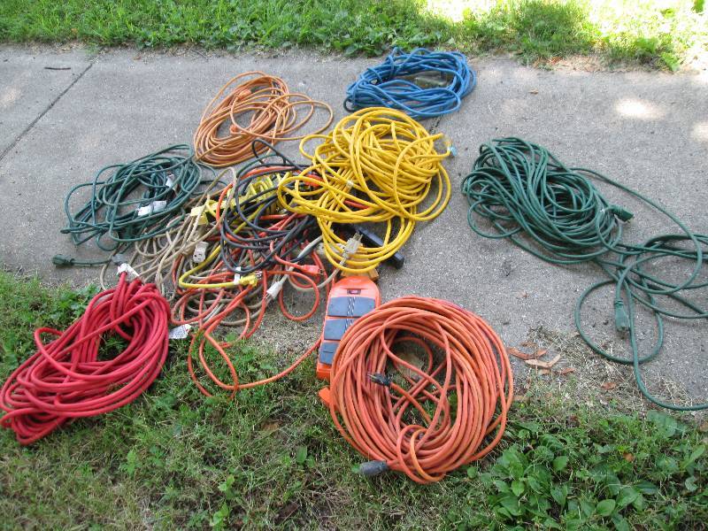 lot 31 image: Lot of extension cords and power st...