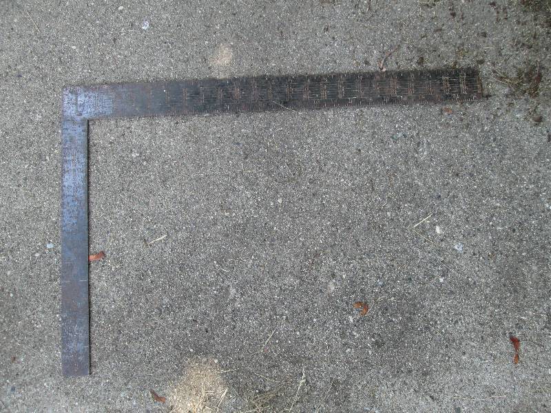 lot 32 image: Metal square 22...