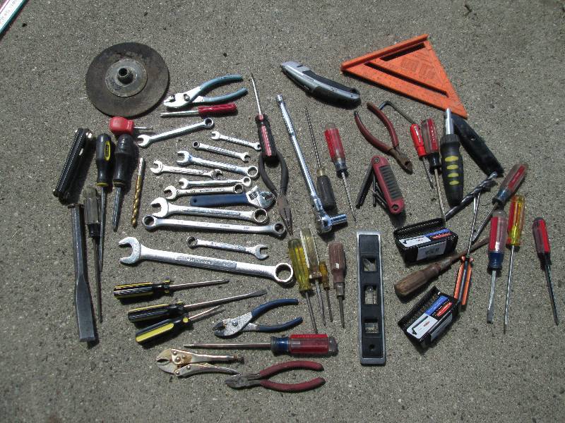 lot 51 image: Large lot of assorted tools...