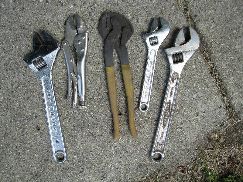 lot 52 image: Lot of wrenches and locking pliers...