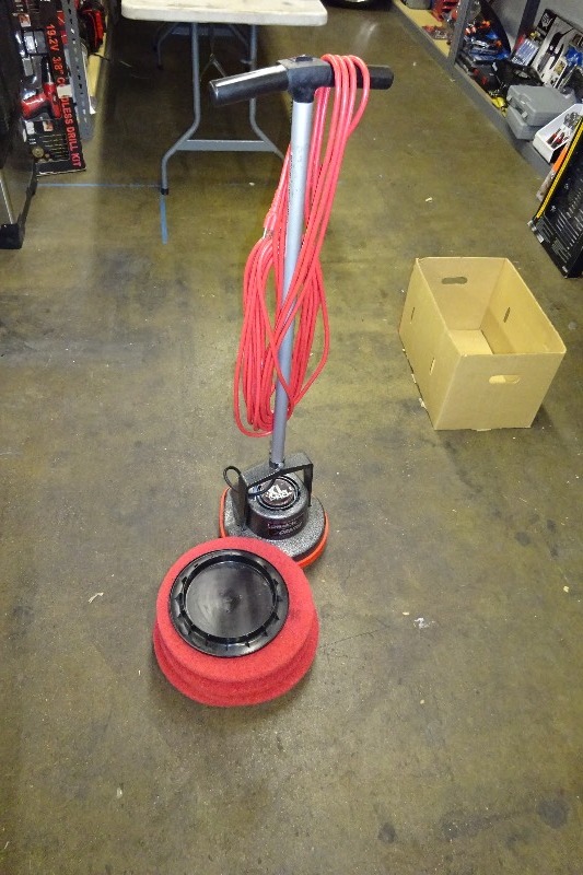 lot 1 image: Oreck Orbiter XL Buffer