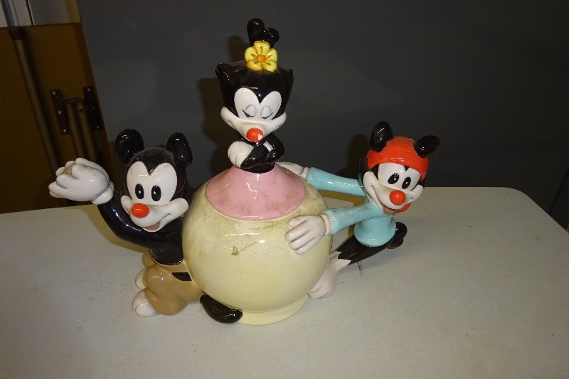 lot 6 image: Warner Bros Cookie Jar