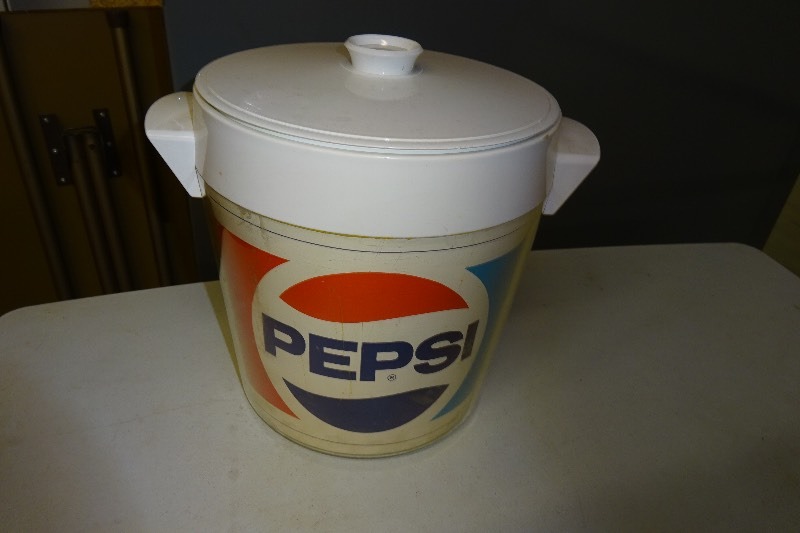 lot 8 image: Pepsi Ice Bucket