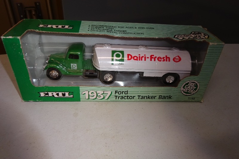 lot 10 image: Ertl 1937 Ford Tractor Tank Bank Publix Dairy Fresh