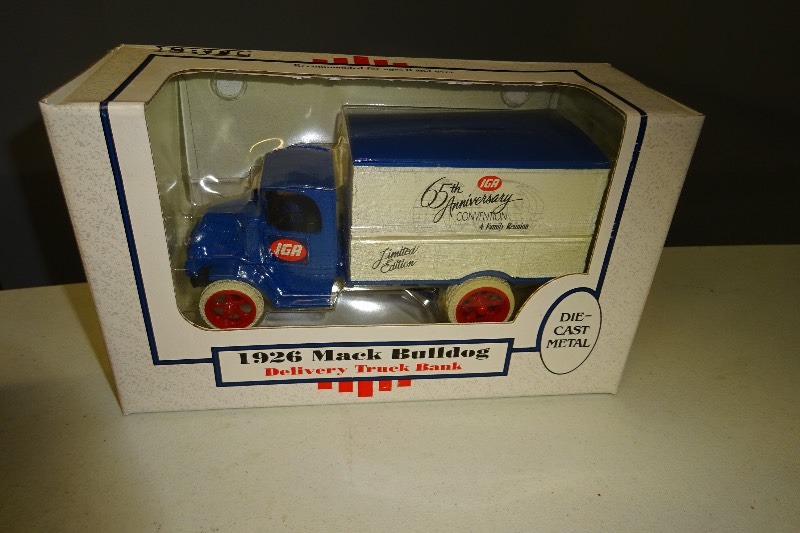 lot 19 image: Ertl 1926 Mack Bulldog IGA