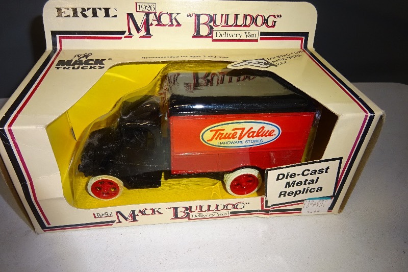 lot 28 image: Ertl 1926 Mack Bulldog Delivery van True Value Bank