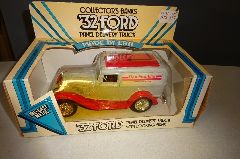 lot 34 image: Ertl 1932 Ford Panel Delivery Truck with Locking Bank