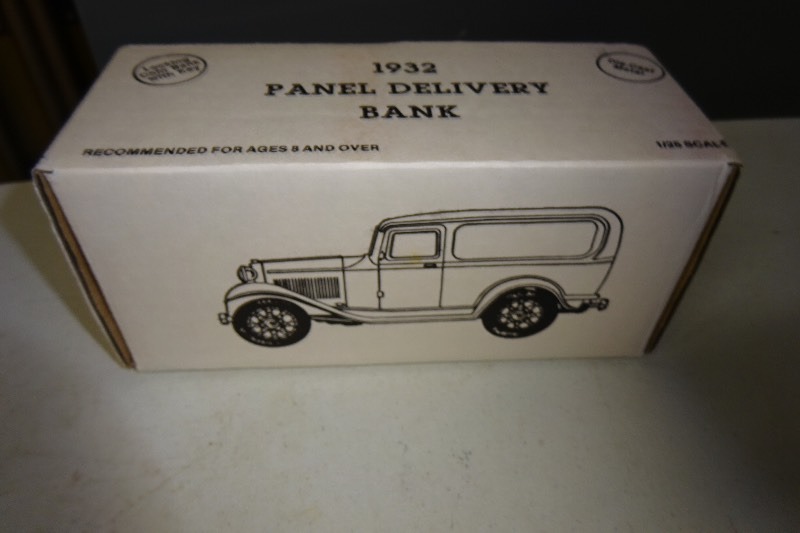 lot 38 image: Ertl 1932 Panel Delivery Bank New Sunbeam