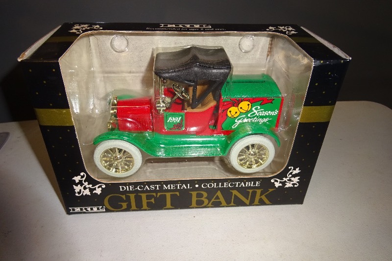 lot 39 image: Ertl Gift Bank