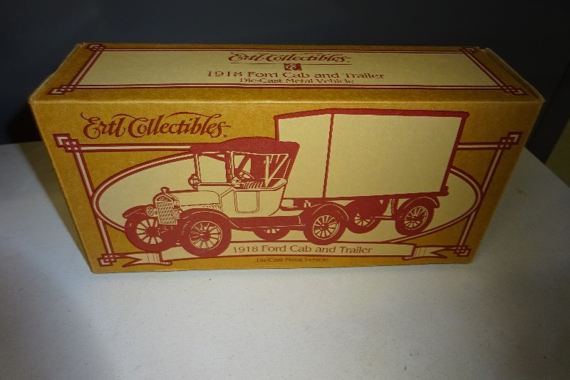 lot 44 image: Ertl 1918 Ford Cab and trailer