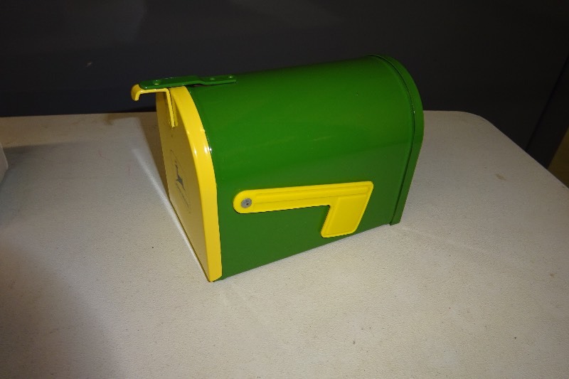 lot 48 image: Ertl John Deer Metal Mail Box