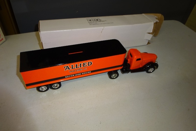lot 49 image: Ertl Allied Van Lines Semi Bank